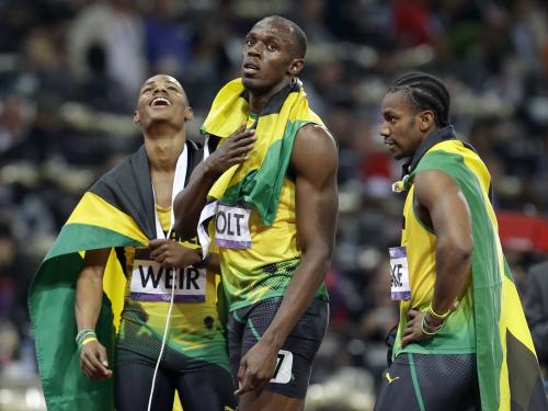 男子２００メートルを制したジャマイカ勢、中央は２連覇のボルト