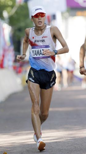 男子50キロ競歩　周回する山崎勇喜