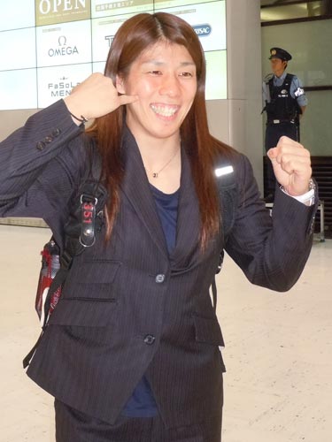 女子世界選手権に向け出発したレスリング女子５５キロ級の吉田沙保里