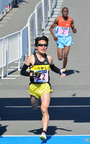 東京マラソンで、４位でゴールした前田和浩