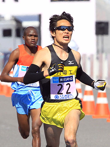 東京マラソン男子日本人最高の４位でゴールする前田