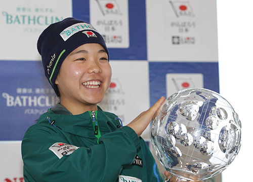 Ｗ杯ジャンプ女子で総合優勝した高梨沙羅