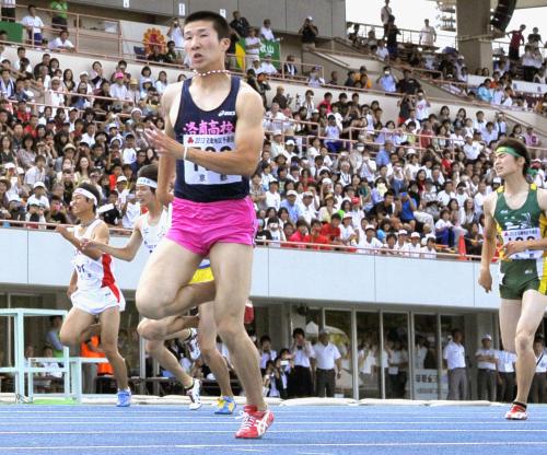 全国高校対校選手権近畿予選会の男子１００メートル決勝　10秒17で優勝した桐生祥秀