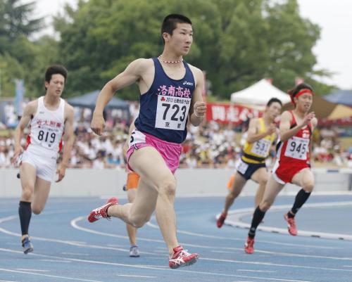 全国高校対校選手権近畿予選会の男子２００メートル予選　21秒81で準決勝進出を決めた桐生祥秀