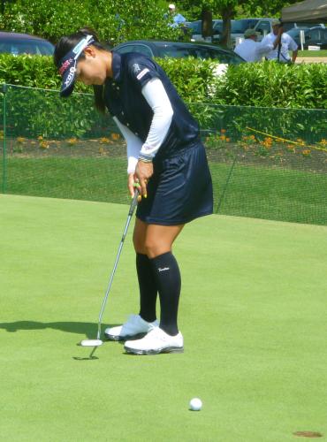 米女子ゴルフのアーカンソー選手権開幕を前にパットの練習をする宮里藍
