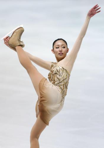 約２年ぶりの復帰戦となるフィギュアスケートのネーベルホルン杯女子ショートプログラムで、演技する安藤美姫