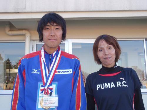 「第26回大田原マラソン」フルマラソン男子優勝の鈴木と同女子優勝の小川