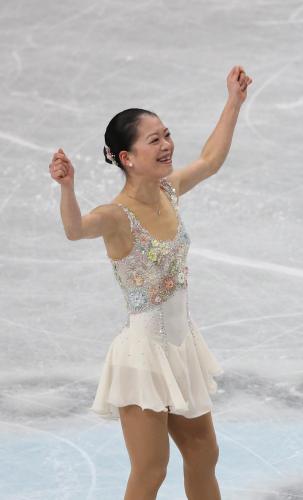 ＜フィギュアスケート全日本選手権女子フリー＞鈴木は演技終了後、会心のガッツポーズを見せる