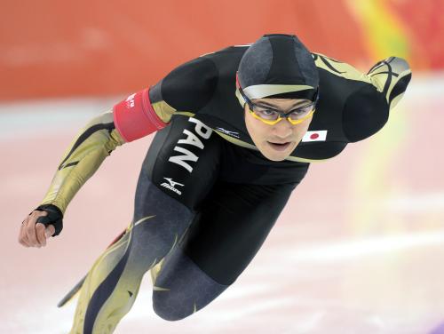 ソチ冬季五輪のスピードスケート男子５００メートル２回目で滑走する加藤条治