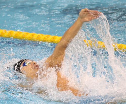 アジア大会男子１００メートル背泳ぎで金メダルを獲得した入江