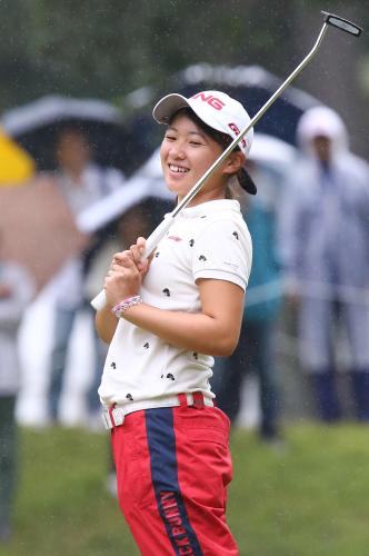 ＜日本女子オープン最終日＞１６番、バーディーパットが決まらずハニかむ永井花奈