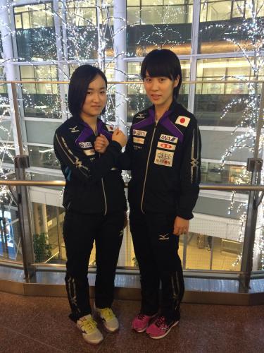 ワールドツアー・グランドファイナル女子ダブルスで最年少優勝した伊藤美誠（左）と平野美宇