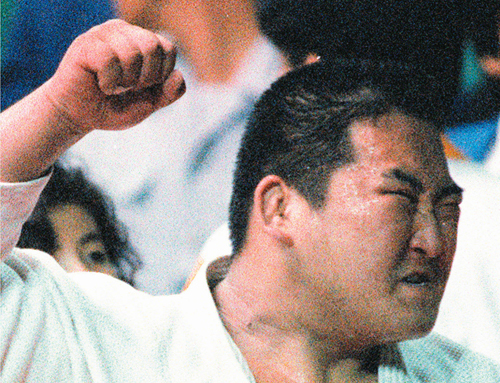 ８８年ソウル五輪で日本唯一の金メダル獲得が決まった後、喜びを爆発させた