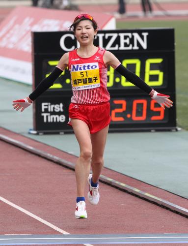 ＜大阪国際女子マラソン＞５位でゴールする初マラソンの城戸智恵子