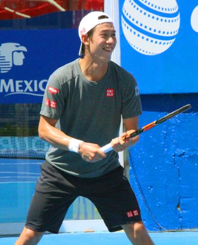 メキシコ・オープンの会場練習で笑顔を見せる錦織圭