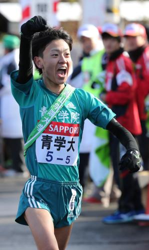箱根駅伝で５区で快走し、青学大の初優勝に貢献した神野