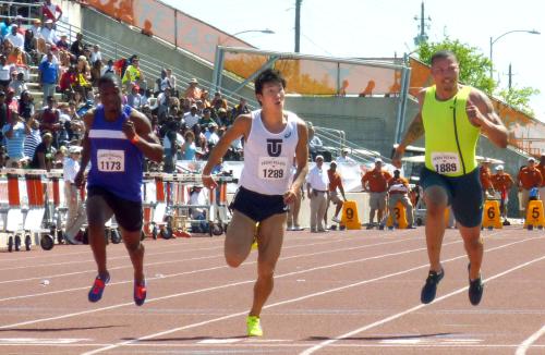 テキサス・リレーの男子１００メートルで、追い風参考ながら９秒87で優勝した桐生祥秀（中央）