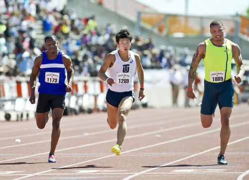 テキサス・リレーの男子１００メートルで、追い風参考ながら９秒87で優勝した桐生祥秀（中央）