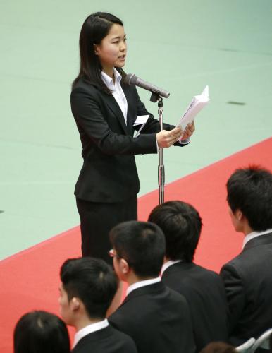 日体大の入学式で在校生代表として歓迎のあいさつをする、ジャンプ女子の高梨沙羅選手