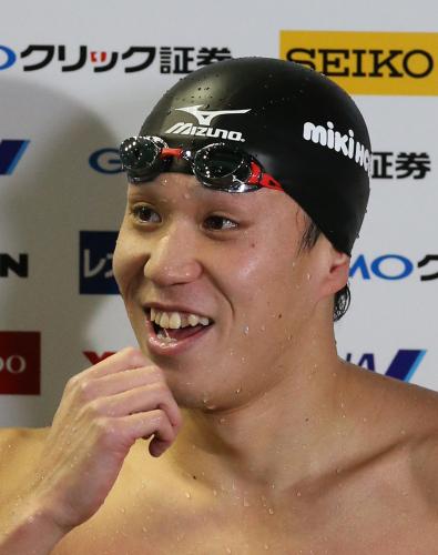 水泳日本選手権第５日、男子２００メートル平泳ぎで優勝し笑顔を見せる小関