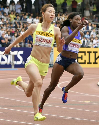 セイコーゴールデングランプリ川崎、女子２００メートル　23秒11で４位の福島（左）