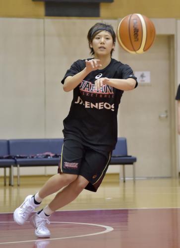 バスケットボールの日本代表候補合宿でレギュラー獲りをアピールする町田