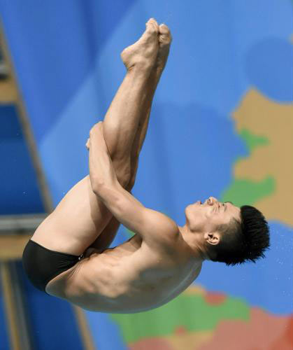男子３メートル板飛び込み決勝　９位となった寺内健の演技