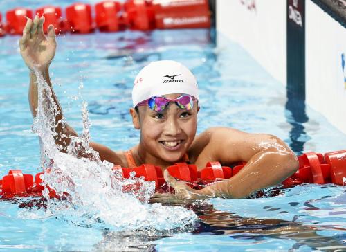 女子２００メートル個人メドレー準決勝　２分９秒61の日本新で決勝進出を決め、笑顔の渡部香生子