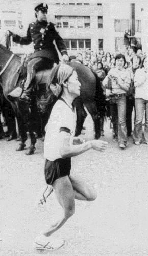 １９７４年のボストン・マラソンで力走するゴーマン美智子さん