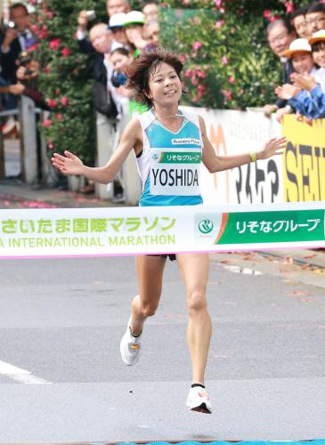 ＜さいたま国際マラソン＞日本人トップの全体２位でゴールする吉田香織