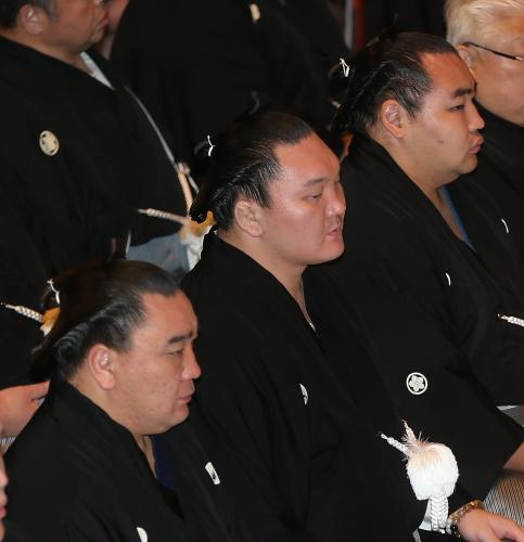 協会葬に参列した（左から）日馬富士、白鵬、鶴竜