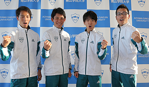 連覇に向け気勢を挙げる（左から）一色、久保田、神野、小椋