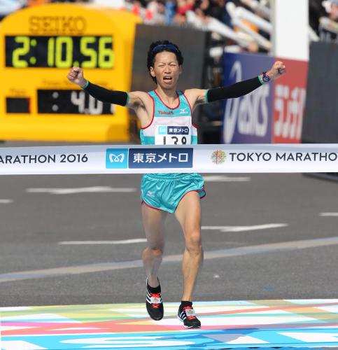＜東京マラソン＞日本人トップの８位でゴールする高宮