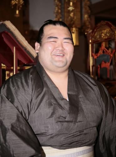 大相撲春場所の番付が発表され、笑顔で記者会見する大関琴奨菊