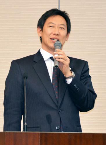 金沢市で講演する、スポーツ庁の鈴木長官