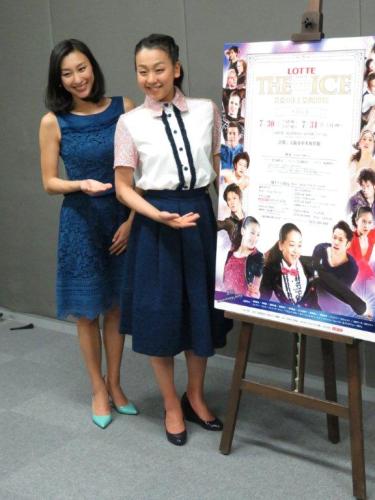姉の浅田舞と７月、大阪市内であるアイスショーの会見に出席した浅田真央