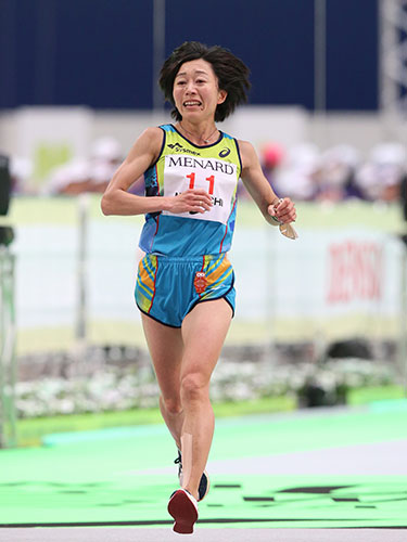 2016年3月、名古屋ウィメンズマラソンで涙ながらにゴールした野口さん