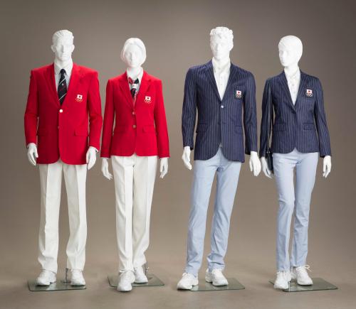 ＪＯＣが発表した、リオデジャネイロ五輪に参加する日本選手団の公式服。左が式典用、右が渡航用（ＪＯＣ提供）