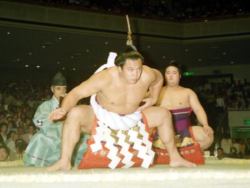 １９９１年５月１４日、現役最後の土俵入りを披露する千代の富士
