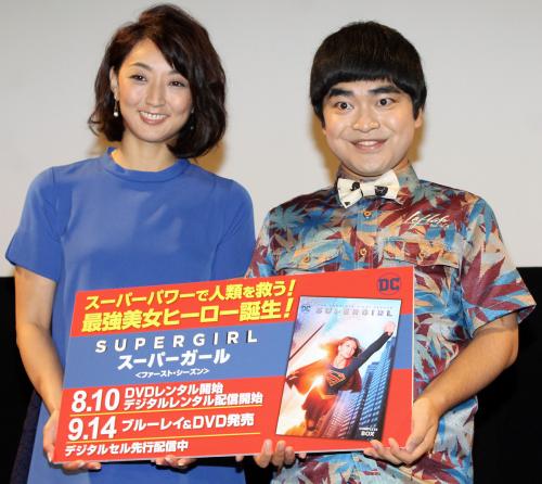 米ドラマ「スーパーガール」の特別試写会でトークショーを行った岩崎恭子さん（左）と加藤諒