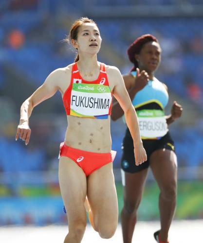 女子２００メートル予選でゴールした福島千里