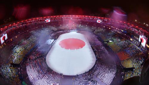 リオデジャネイロ五輪の閉会式で、グラウンドに映し出された日の丸