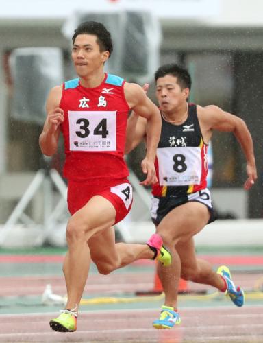 成年男子１００メートル予選　10秒48で１着の広島・山県亮太（34）