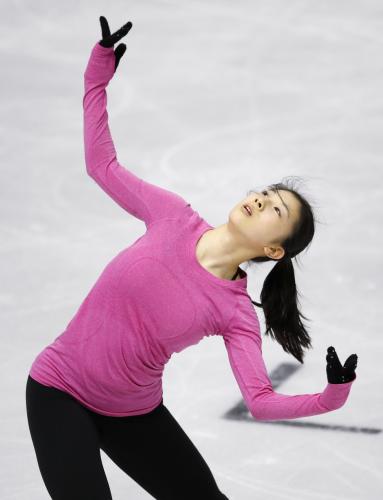 スケートカナダの前日練習で調整する永井優香