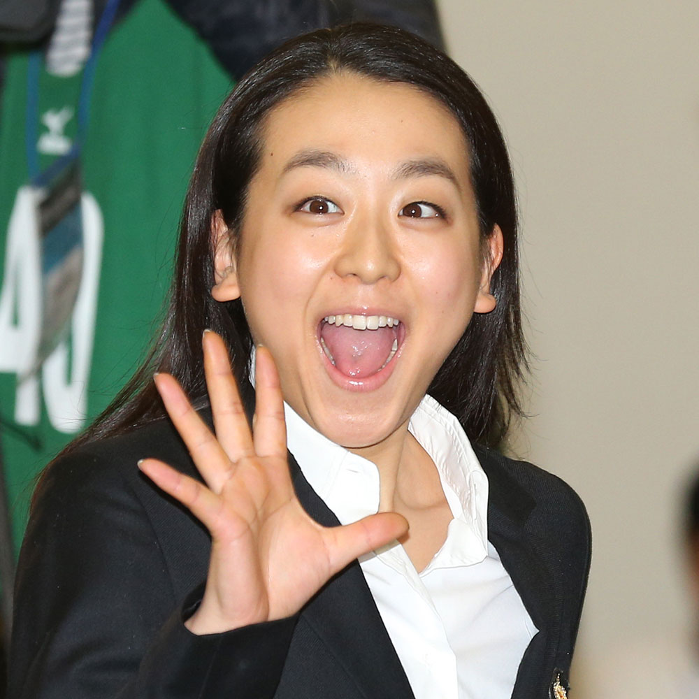 フィギュア全日本選手権開会式で笑顔の浅田真央