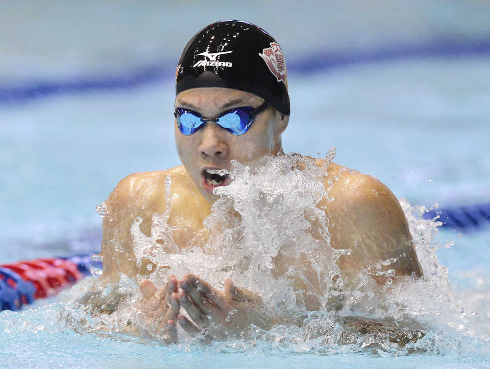 男子１００メートル平泳ぎ　５９秒９９で優勝した渡辺一平＝東京辰巳国際水泳場