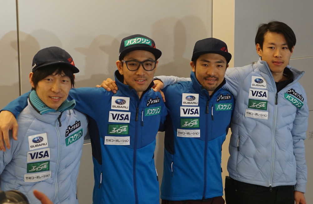 シーズンを終えて成田空港に帰国した複合日本代表の（左から）永井、渡部暁、渡部善、渡部剛　　　　　　　　　　　　　　　　　　　　　　　　　　　　　　　