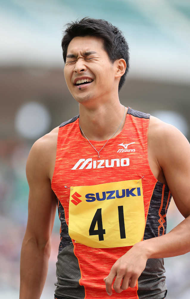 ＜静岡国際陸上競技大会＞男子２００メートル決勝、２位でゴールした飯塚