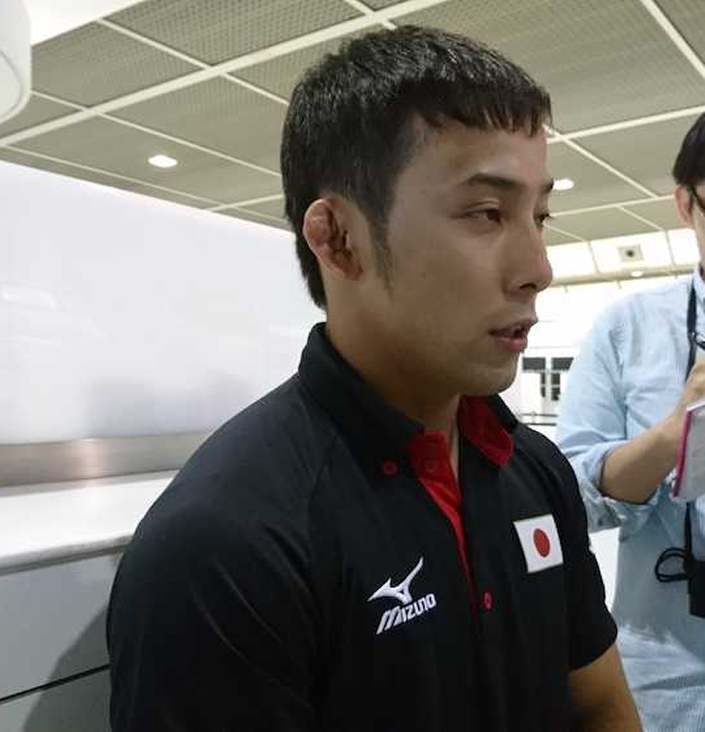 柔道のアジア選手権出発前に、成田空港で取材に応じる男子６０キロ級の高藤直寿