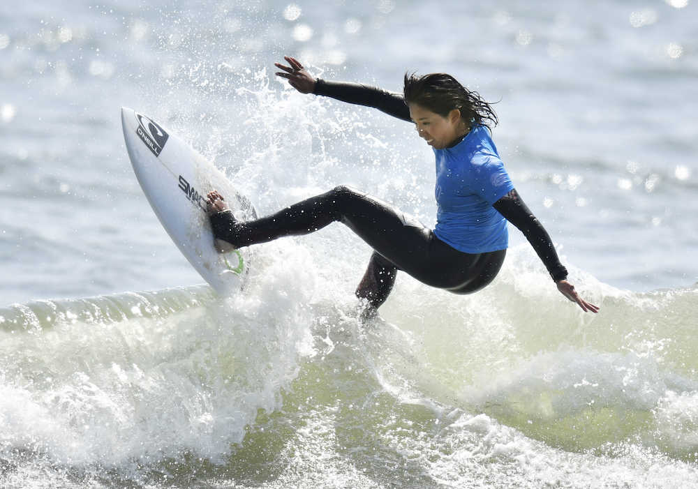 東京五輪のサーフィン会場で開催された国際大会の女子で優勝した１６歳の川合